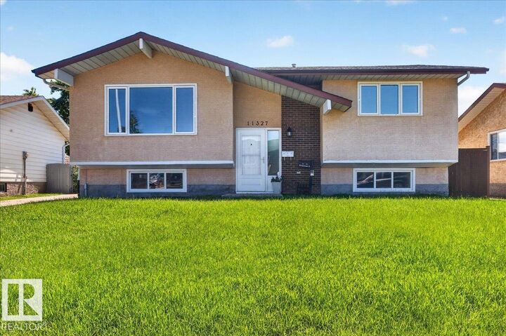 Property Photo:  11327 165 Avenue NW  AB T5X 3V8 