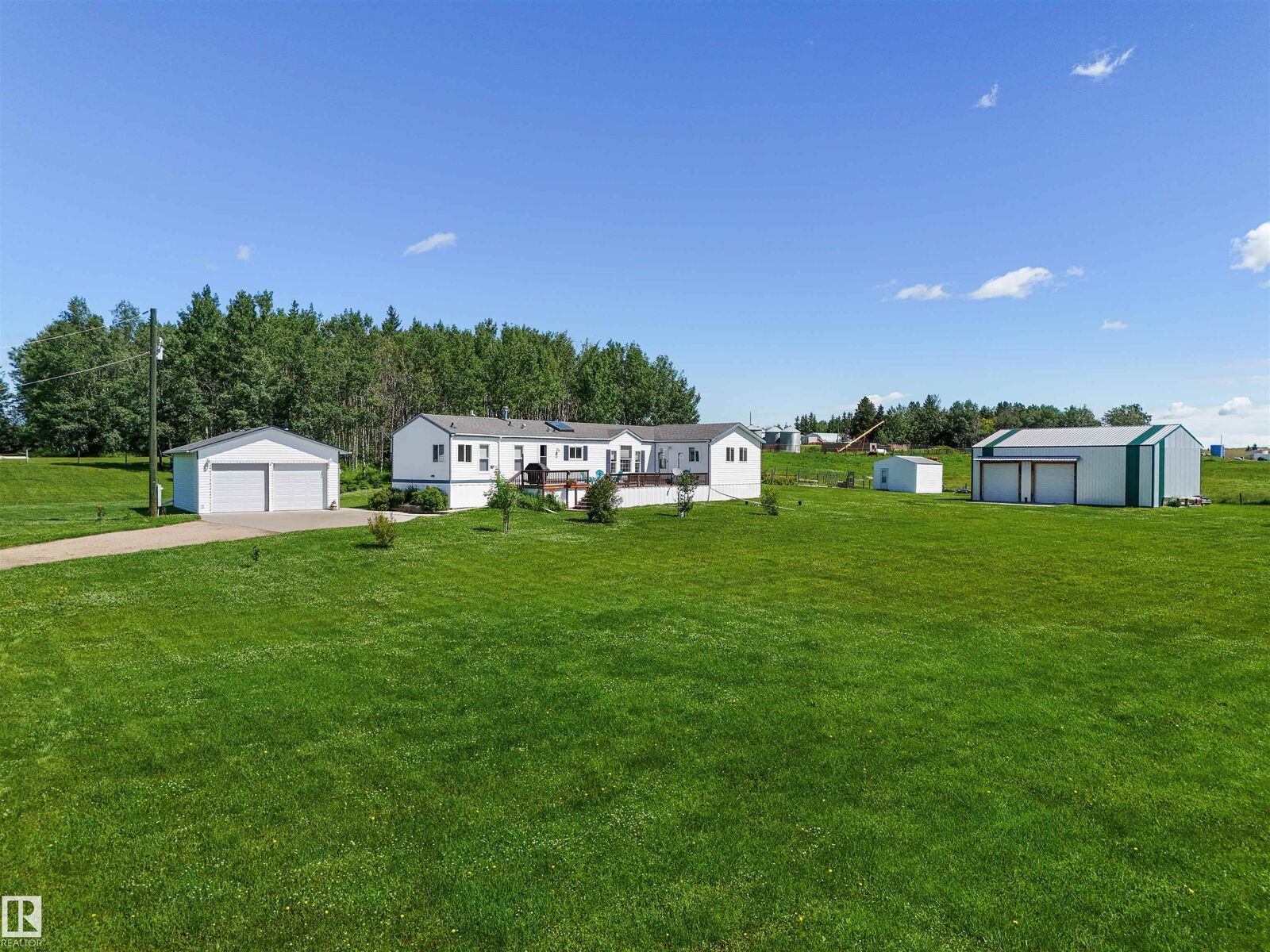 Property Photo:  49327 Rge Rd 53  AB T0C 1W0 