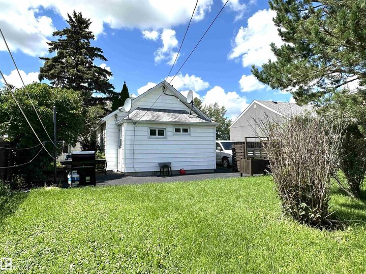 Property Photo:  825 2 Street  AB T0A 3J0 