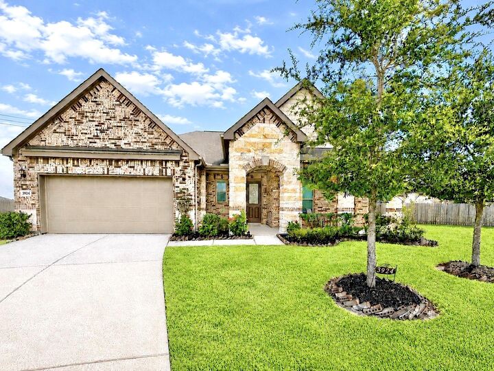 Property Photo: 3924 Littlebourne Lane TX 77584