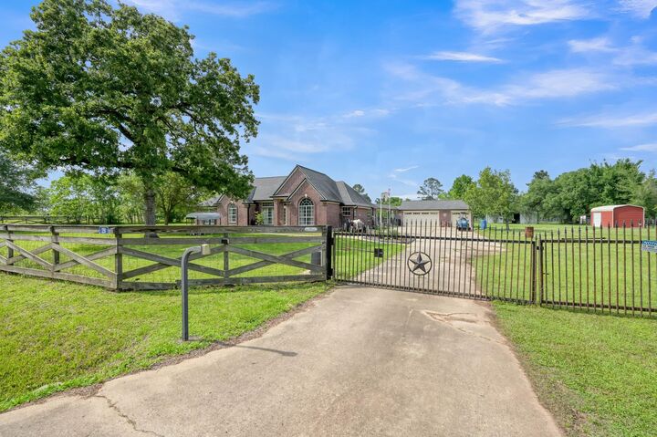 Property Photo: 251 Petty Road TX 77484