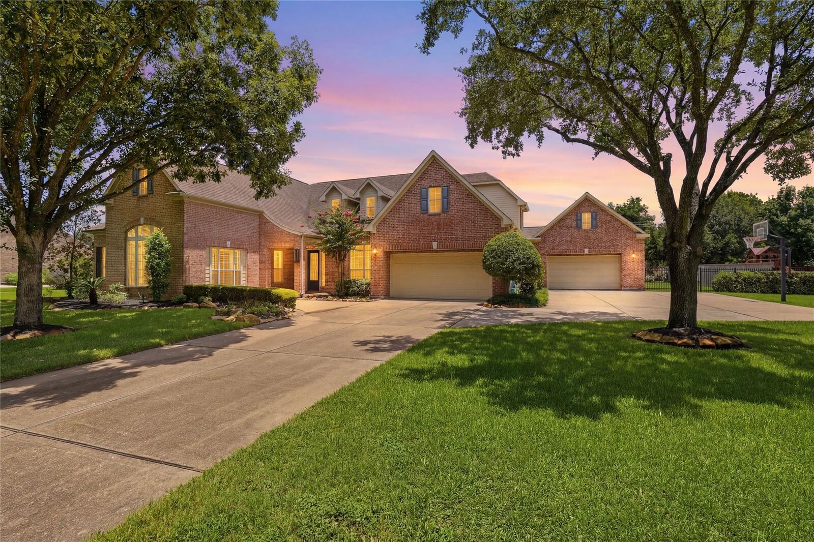 Property Photo: 38 Highclere Park Drive TX 77379