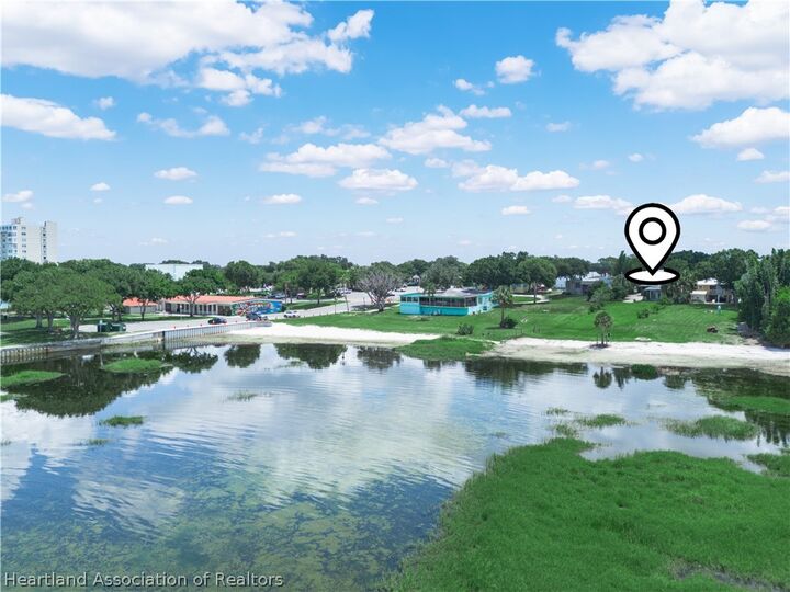 Property Photo:  1961 Lakeview Drive  FL 33870 