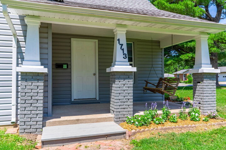Property Photo:  1713 S Western Street  MO 65265 