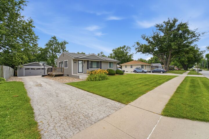 Property Photo:  40 Northview Drive  IA 50263 