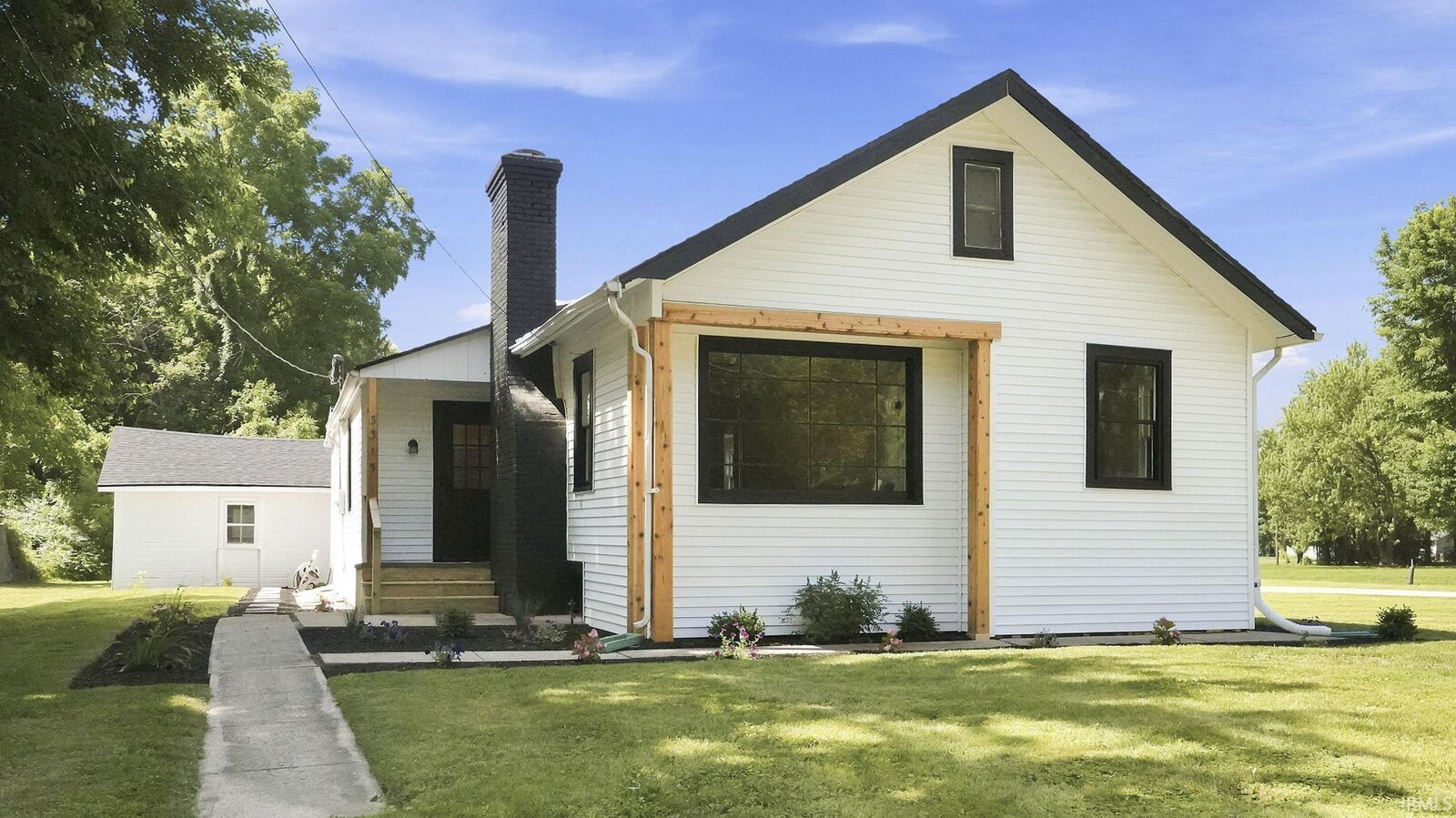 Property Photo:  3315 Middle Street  IN 46802-5002 