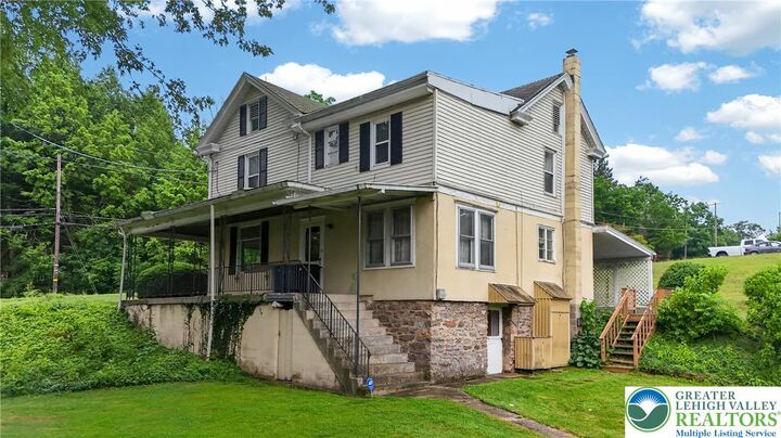 Property Photo: 862 Barnesville Drive PA 18214