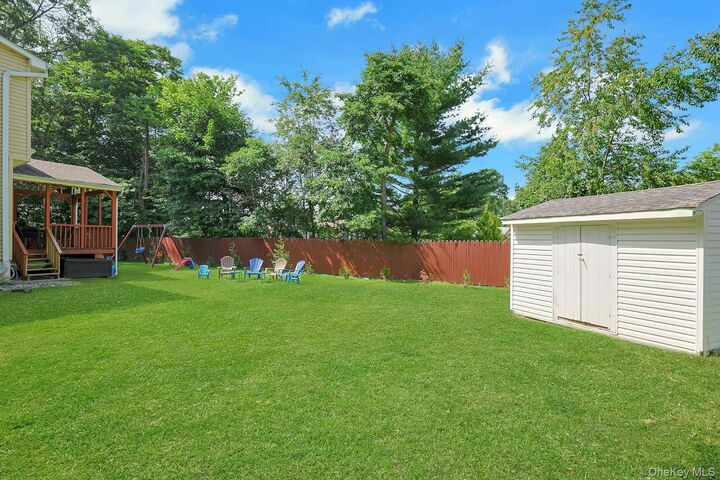 Property Photo:  10 Pepperill Court  NY 10956 