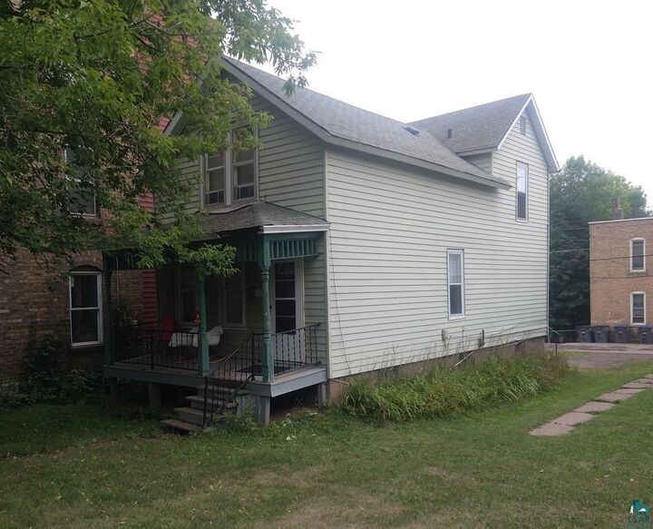 Property Photo: 312 E 6th St MN 55805