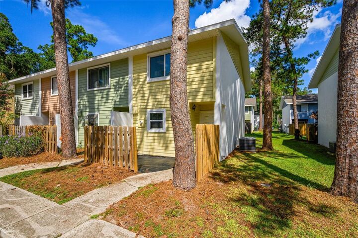 Property Photo:  2132 SW 39th Drive  FL 32607 
