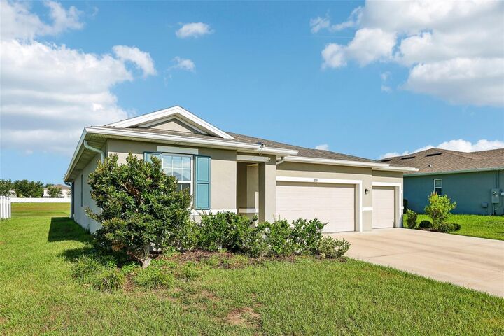 Property Photo: 31719 Broadwater Avenue FL 34748