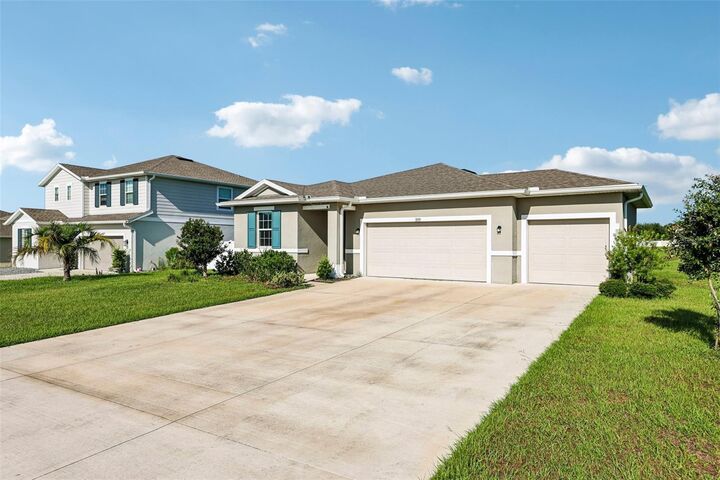 Property Photo:  31719 Broadwater Avenue  FL 34748 
