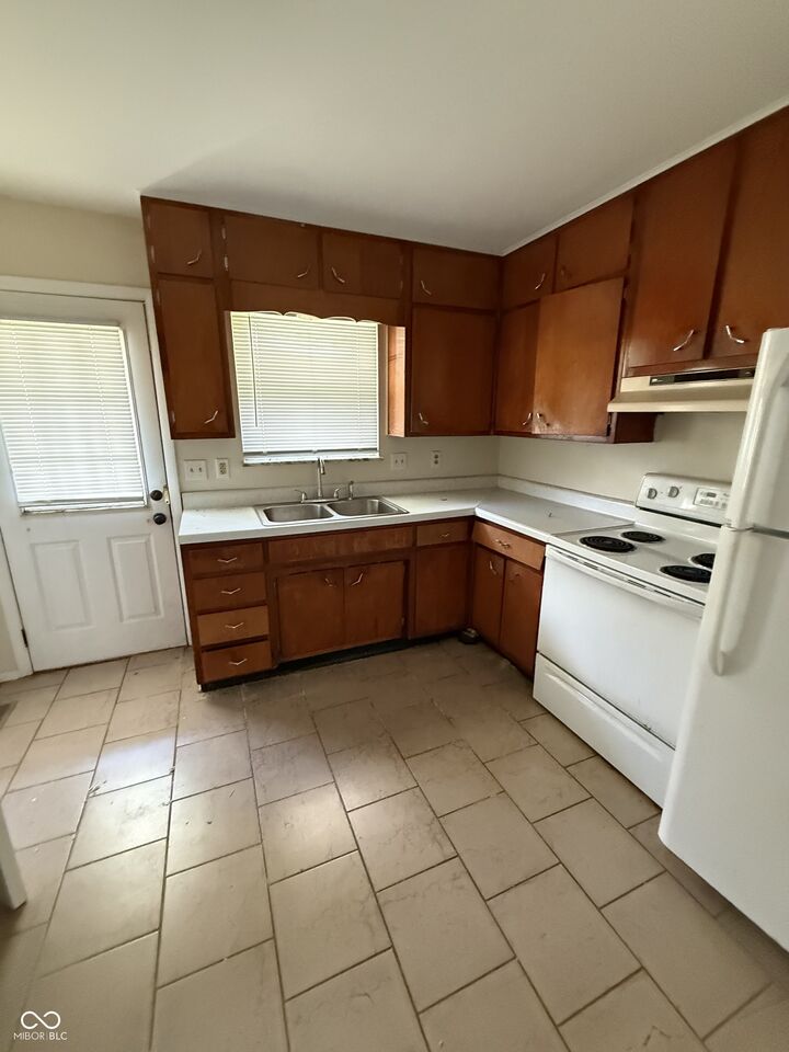 Property Photo: 1211 E Perry Street IN 46227