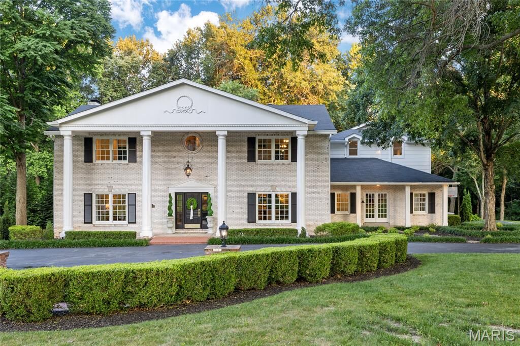 Property Photo: 34 Somerset Downs Drive MO 63124