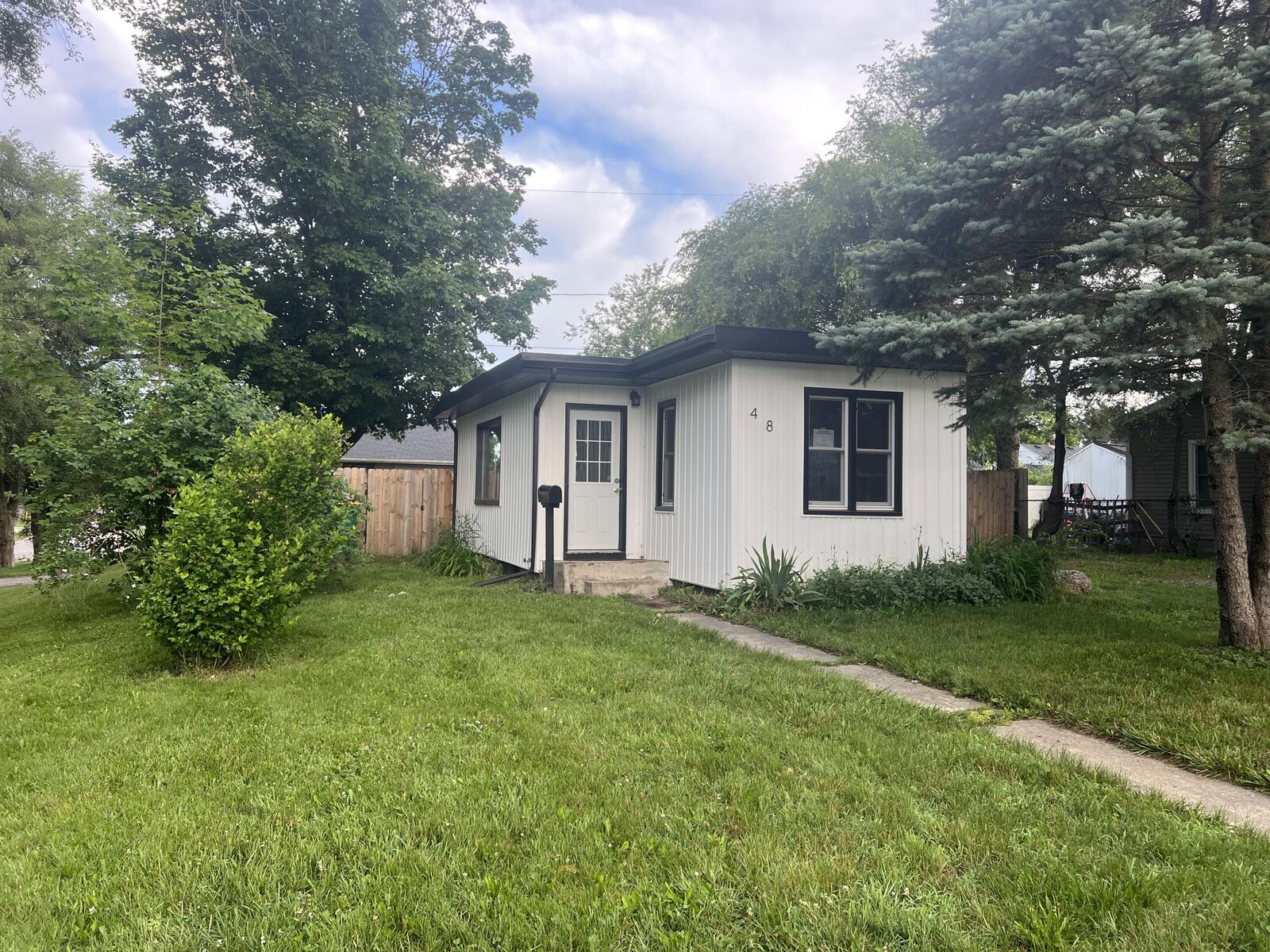 Property Photo:  48 Ferndale Court  MI 49015 