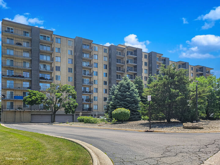 Property Photo: 5400 Walnut Avenue 406 IL 60515