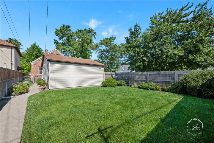 Property Photo: 2579 West Street IL 60171