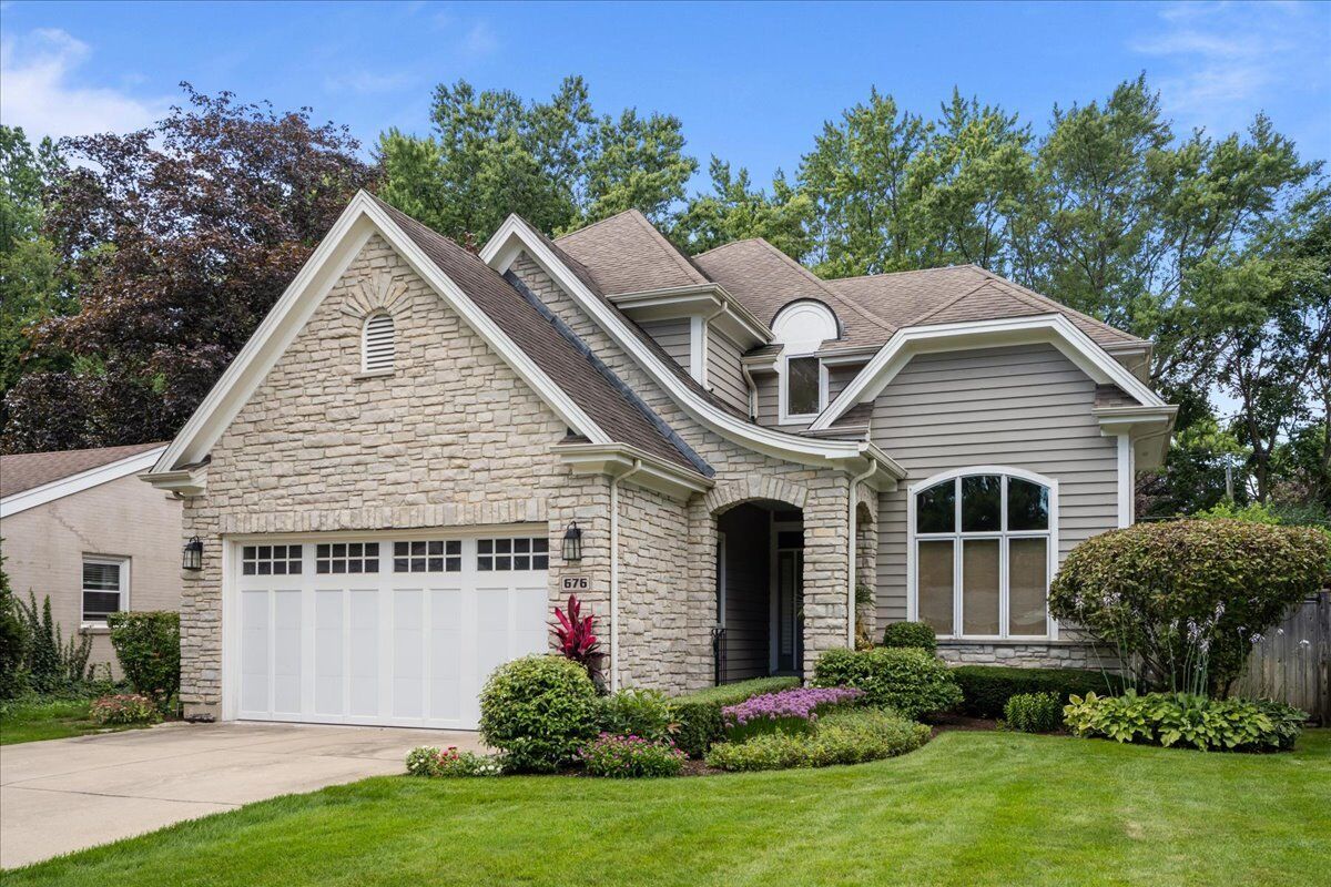 Property Photo:  676 Deerpath Drive  IL 60015 