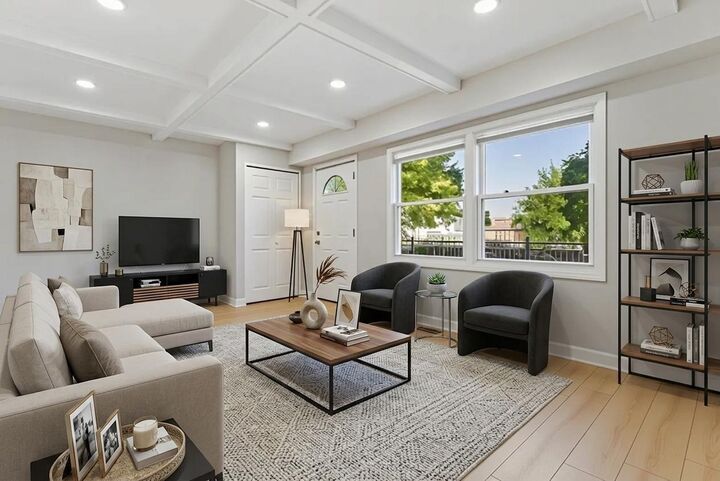 Property Photo: 6523 S Ellis Avenue 6523 IL 60637