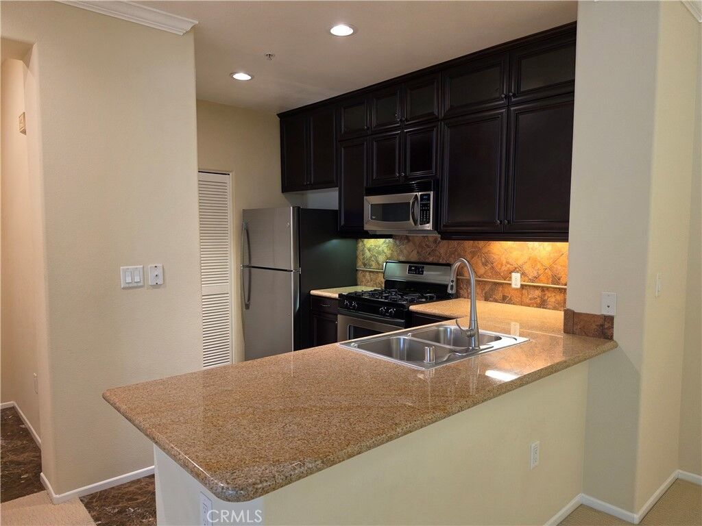 Property Photo:  3352 Watermarke  CA 92612 