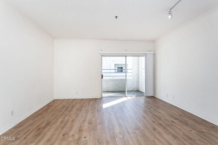 Property Photo:  300 N El Molino Avenue 210  CA 91101 