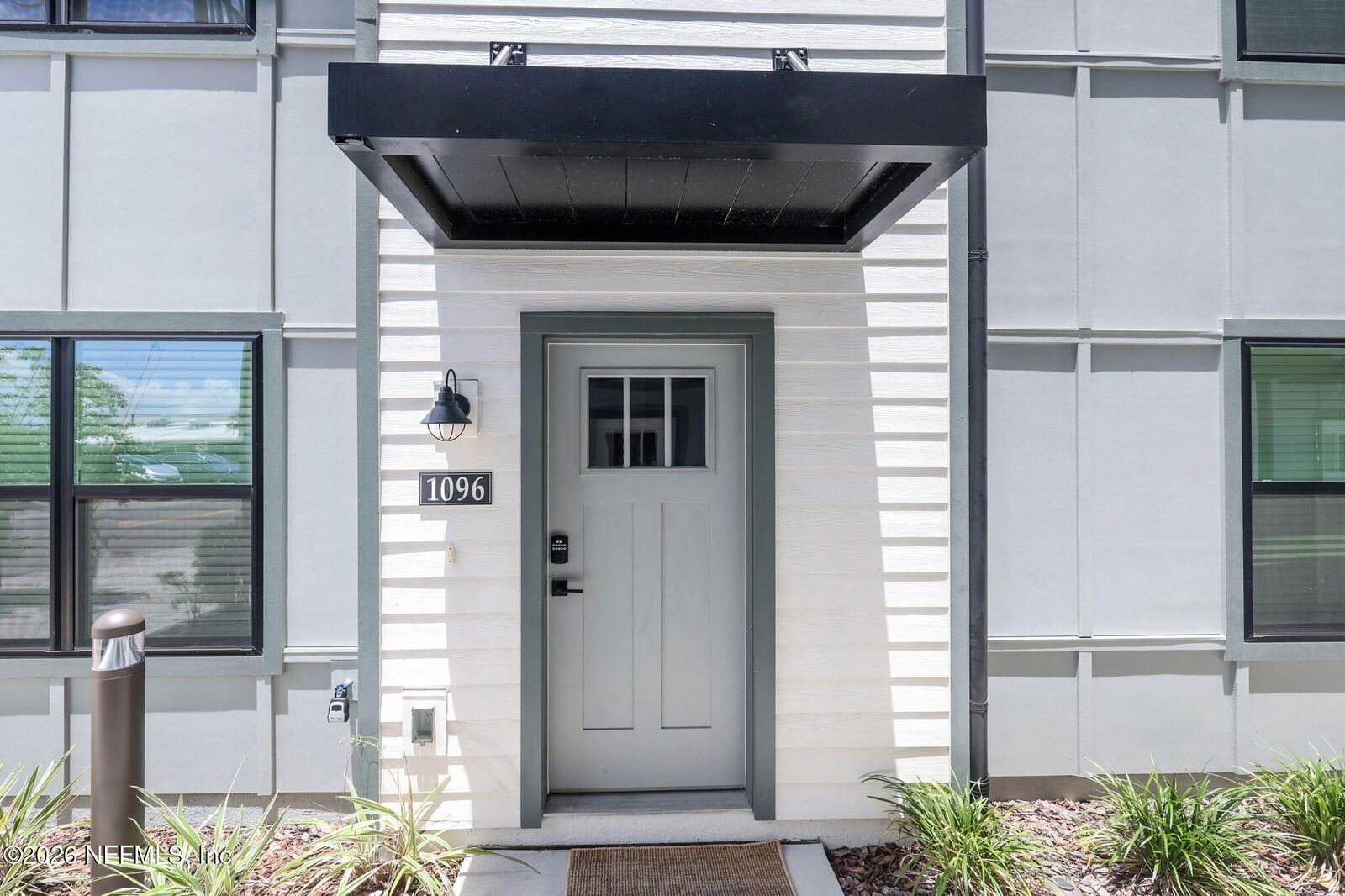 Property Photo:  1096 Farwell Street  FL 32204 