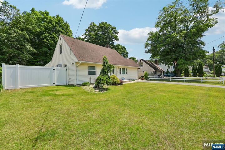 Property Photo:  35 Spruce Road  NJ 07442 