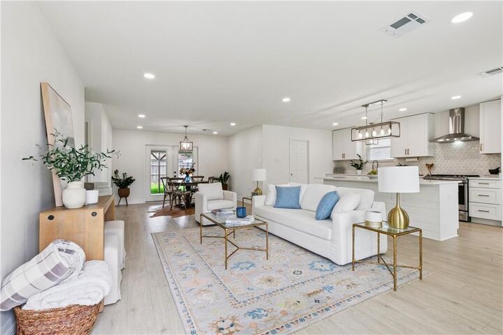Property Photo:  2028 Neyrey Drive  LA 70001 