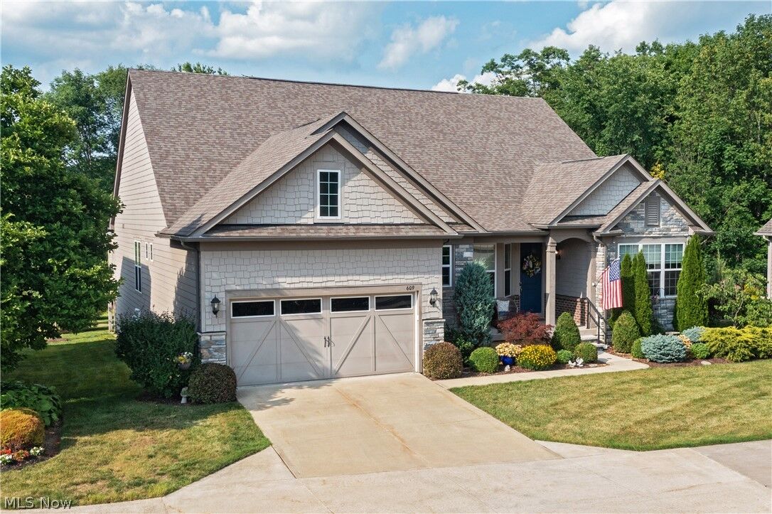 Property Photo: 609 Burgess Circle OH 44202