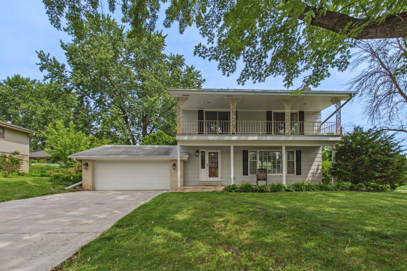 Property Photo:  9100 34 1/2 Avenue N  MN 55427 
