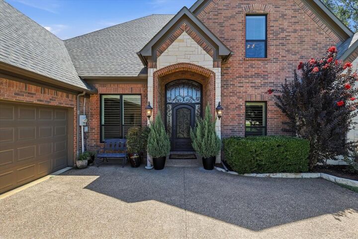 Property Photo: 3200 Village Crest Court TX 75022