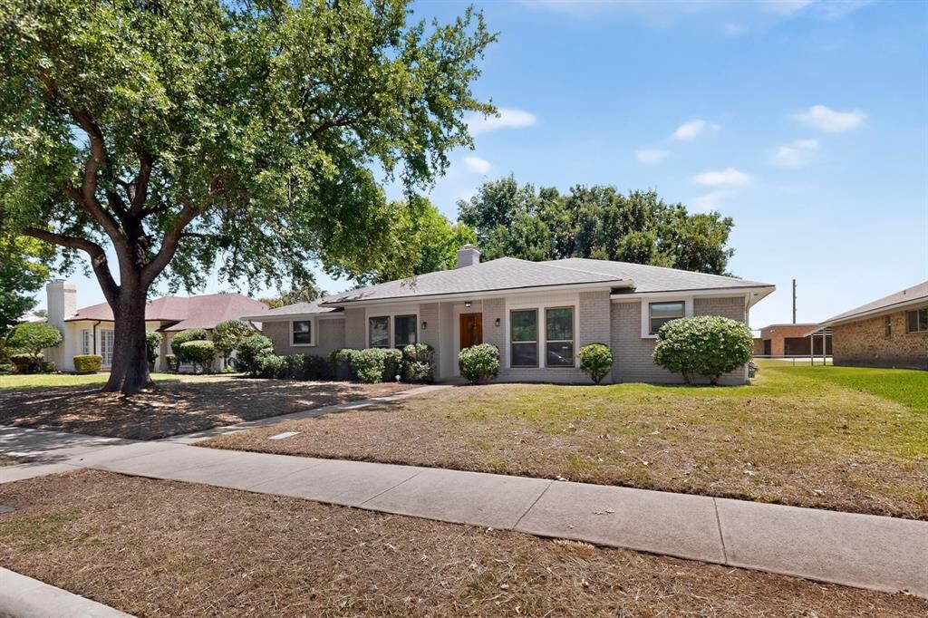 Property Photo:  605 Palomar Lane  TX 75081 