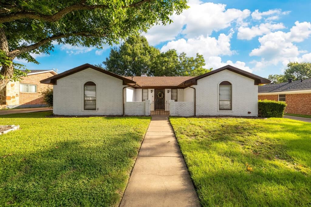 Property Photo: 8348 Hillside Drive TX 75033