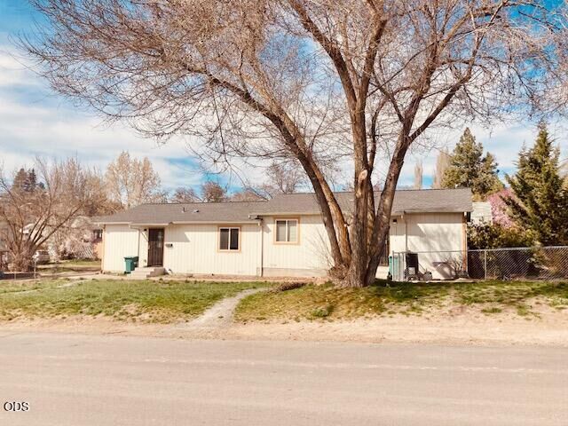 Property Photo: 925 Fulton Street OR 97601