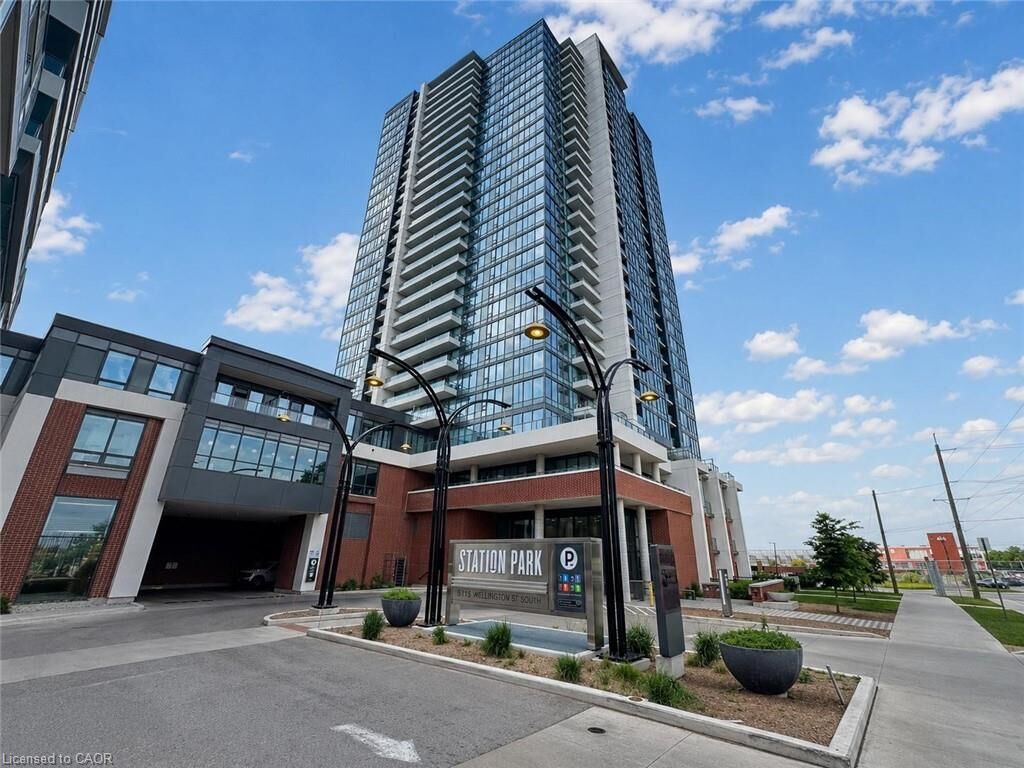 Property Photo:  15 Wellington Street S 2604  ON N2G 0E4 