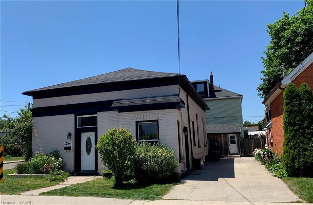 Property Photo:  405 Macnab Street N  ON L8L 1L2 