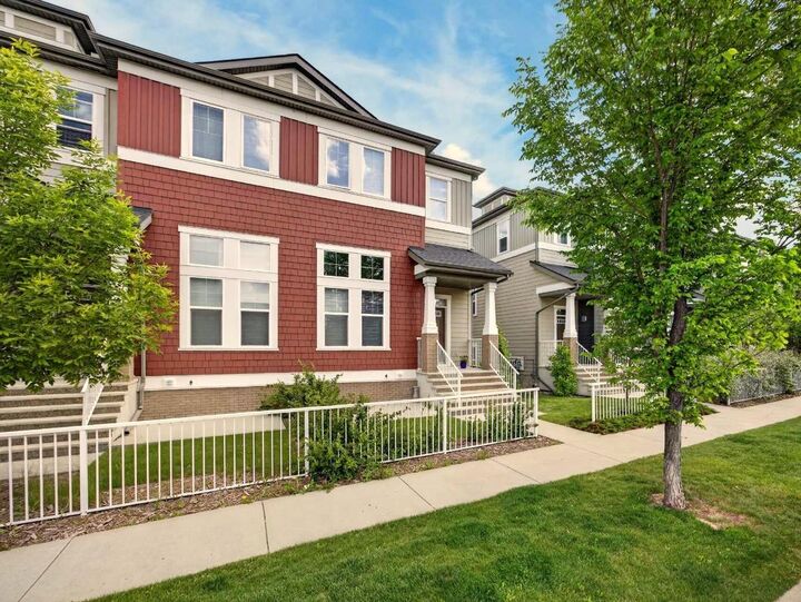 Property Photo:  913 Evanston Square NW  AB T3P 0G9 