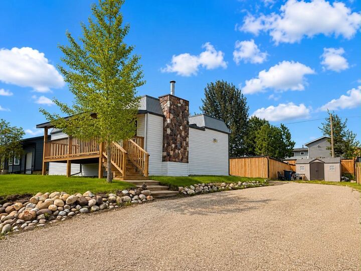 Property Photo:  11009 Hoppe Avenue  AB T0E 0Y0 