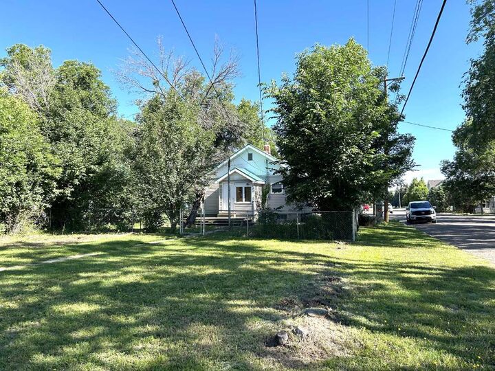 Property Photo: 1077 Braemar Street SE AB T1A 0V9