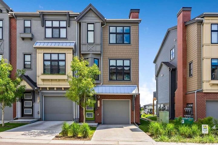 Property Photo: 86 Spring Willow Close SW AB T3H 6E8