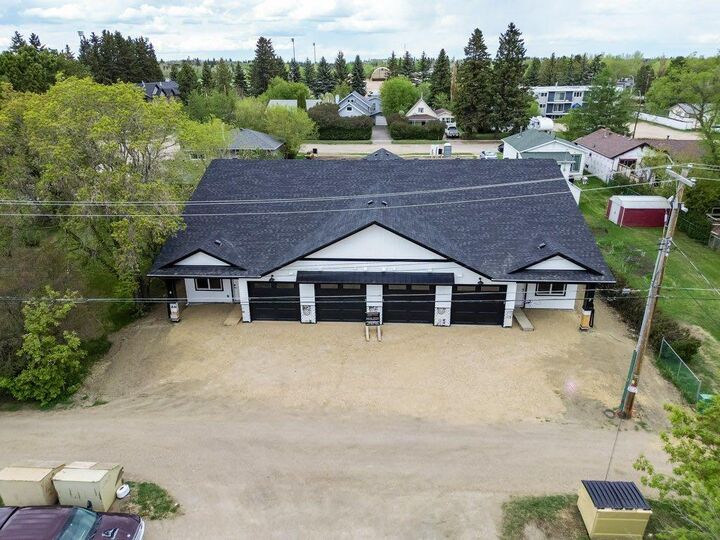 Property Photo:  5463 55 Avenue 6  AB T4L 1M1 