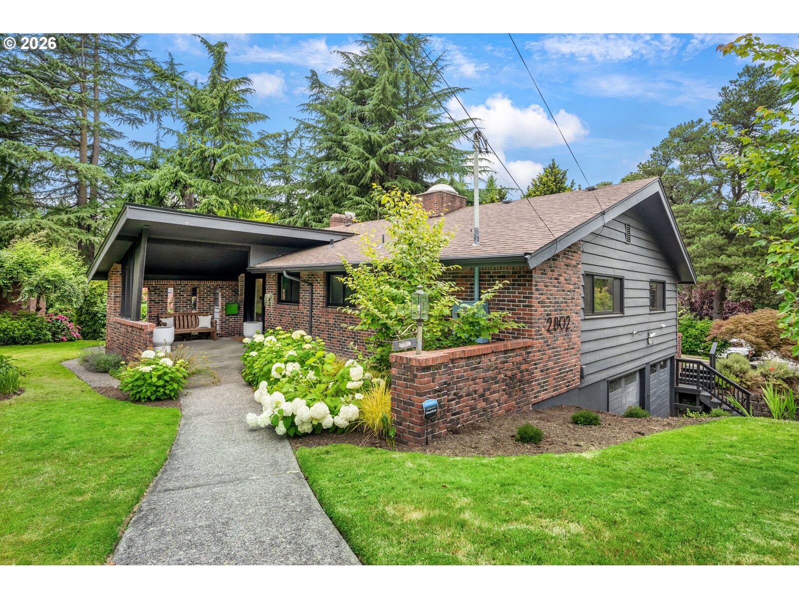 Property Photo: 2802 SE Moreland Ln OR 97202