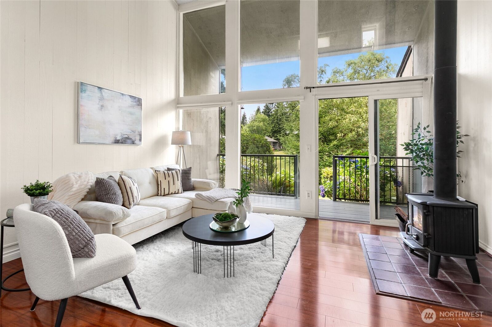 Property Photo: 13832 NE 66th Street 605 WA 98052