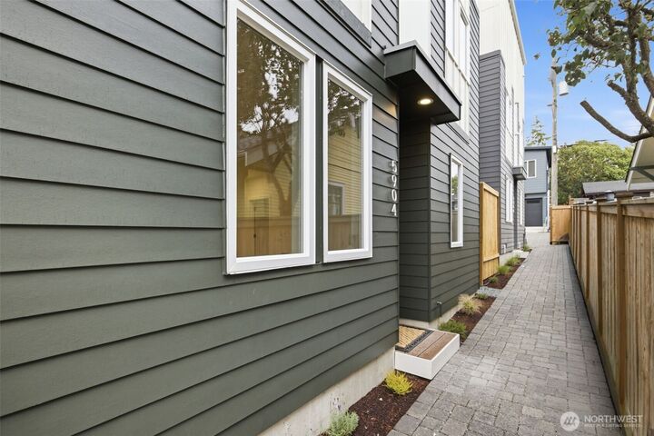 Property Photo:  5904  42nd Avenue SW  WA 98136 