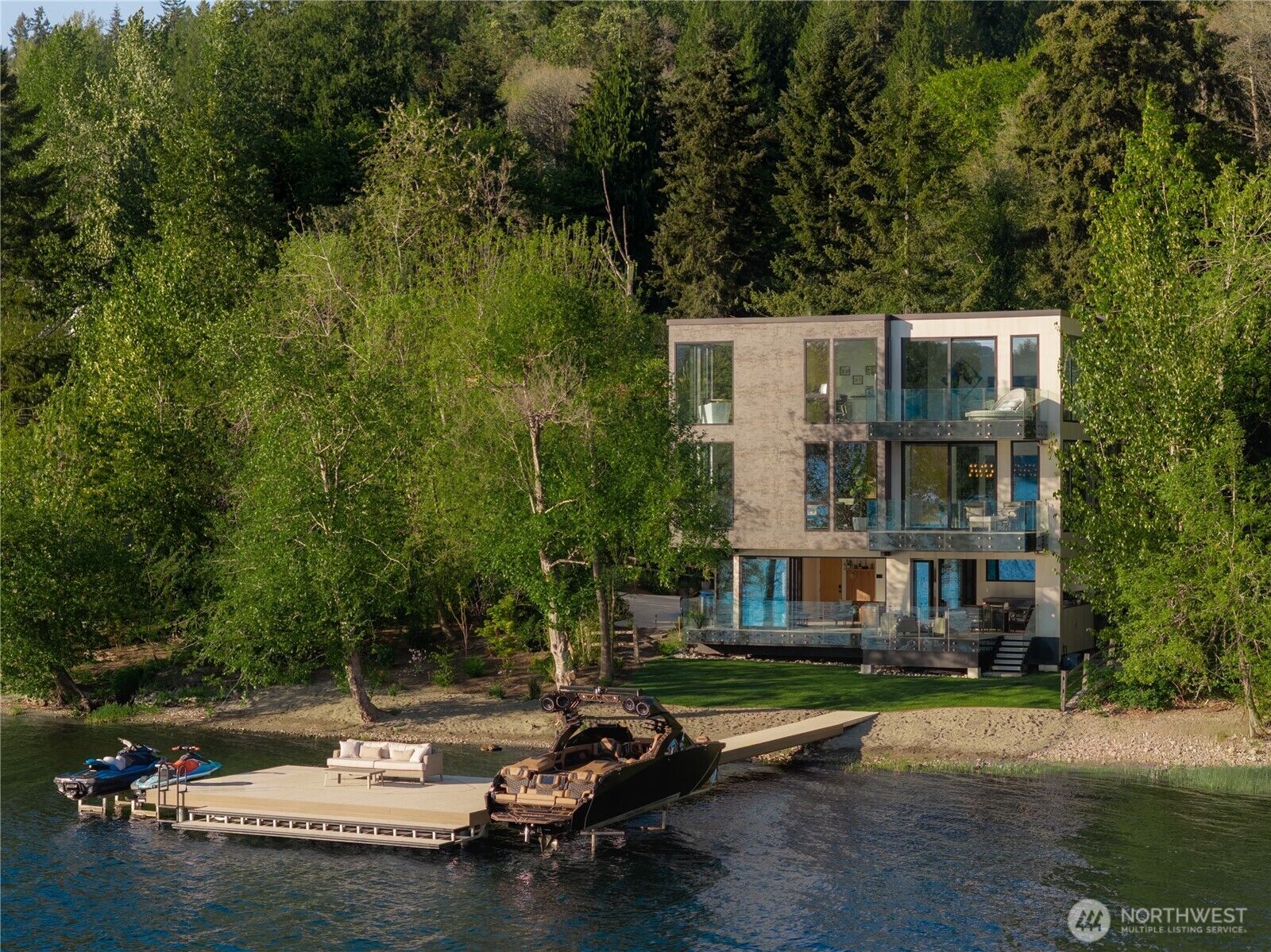 Property Photo: 3101 E Lake Sammamish Parkway NE WA 98074