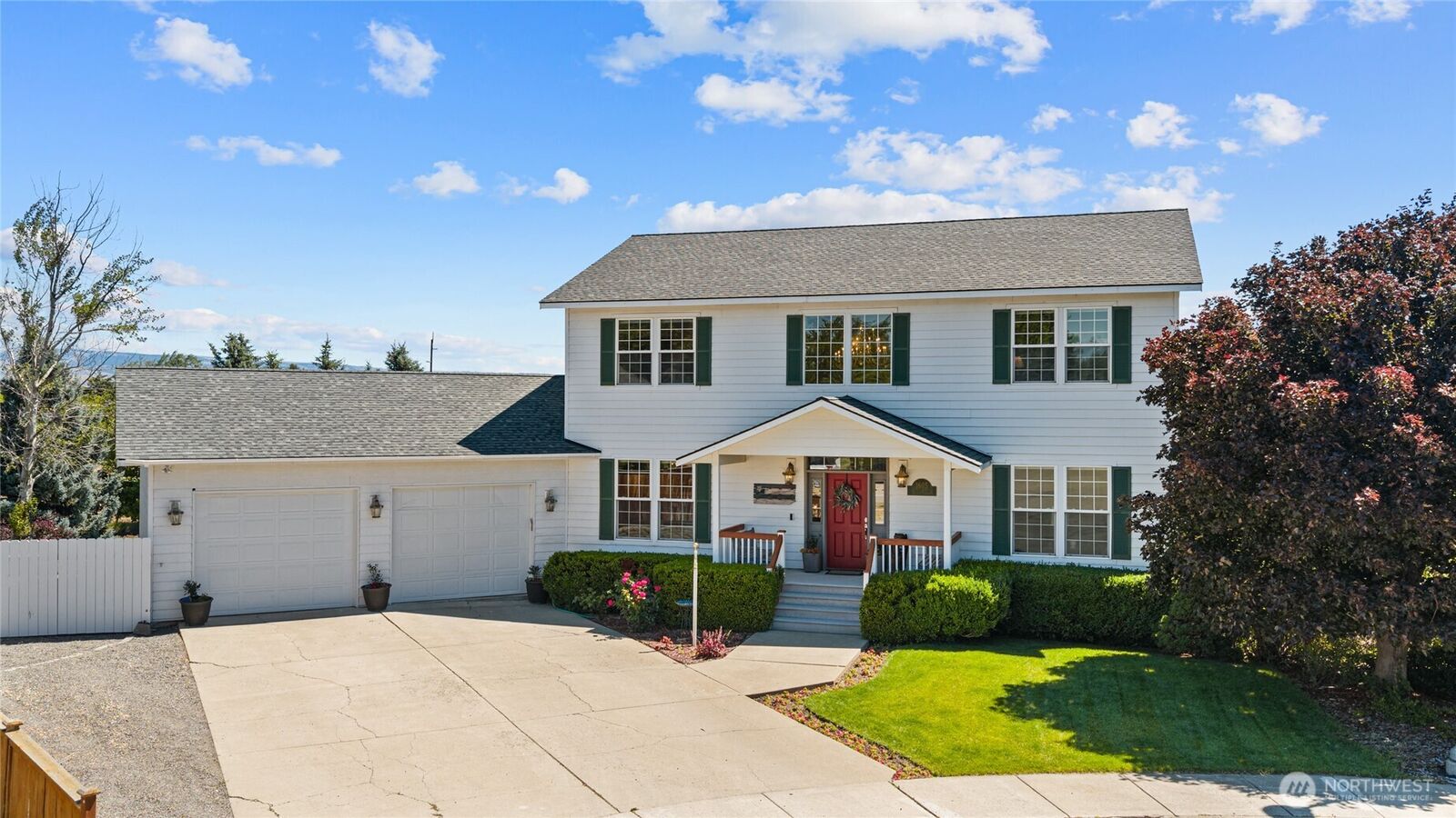 Property Photo: 1605 Bonnie Lane WA 98926