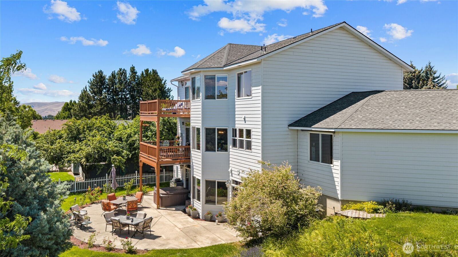 Property Photo:  1605  Bonnie Lane  WA 98926 