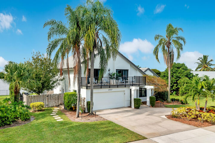 Property Photo: 1457 Sailboat Circle FL 33414