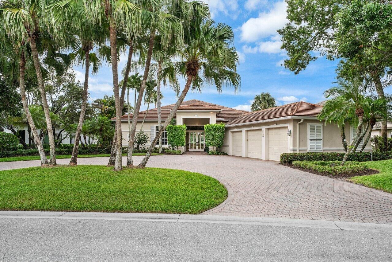 Property Photo:  118 W Village Way  FL 33458 