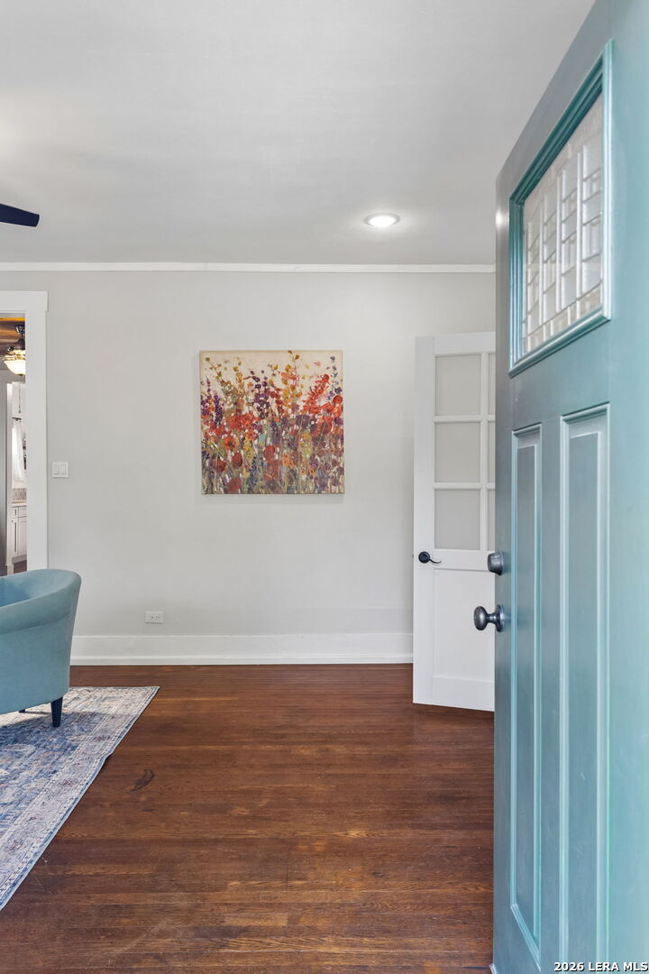 Property Photo: 721 W Kings Hwy TX 78212
